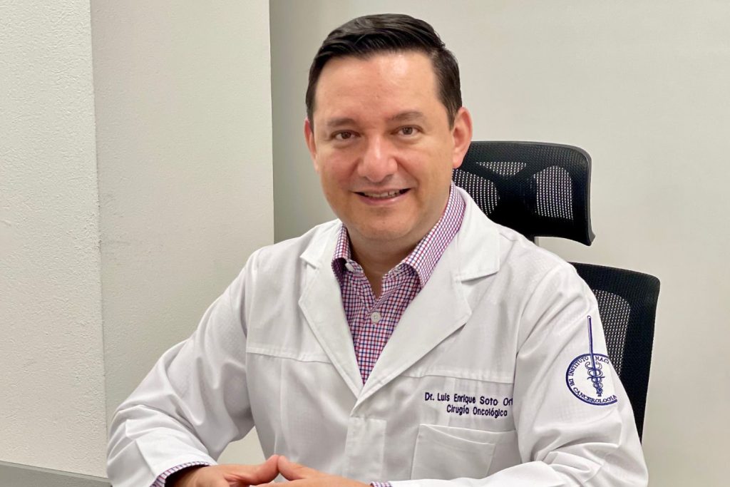 Dr. Soto especialista del cancer de estomago en CDMX